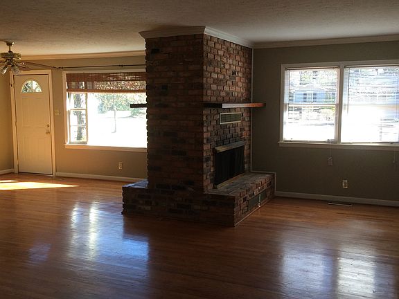 Living Room/Sitting Area