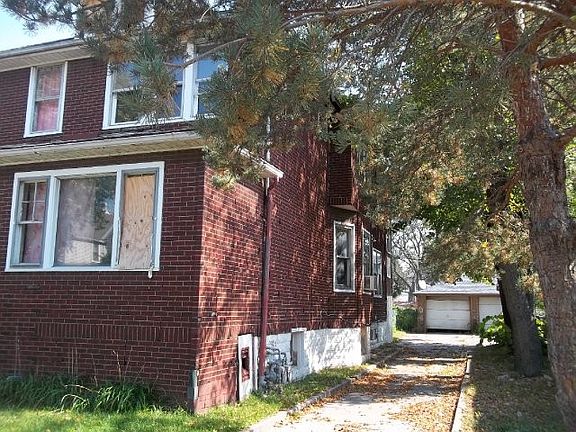 4th image of 221 27th Ave