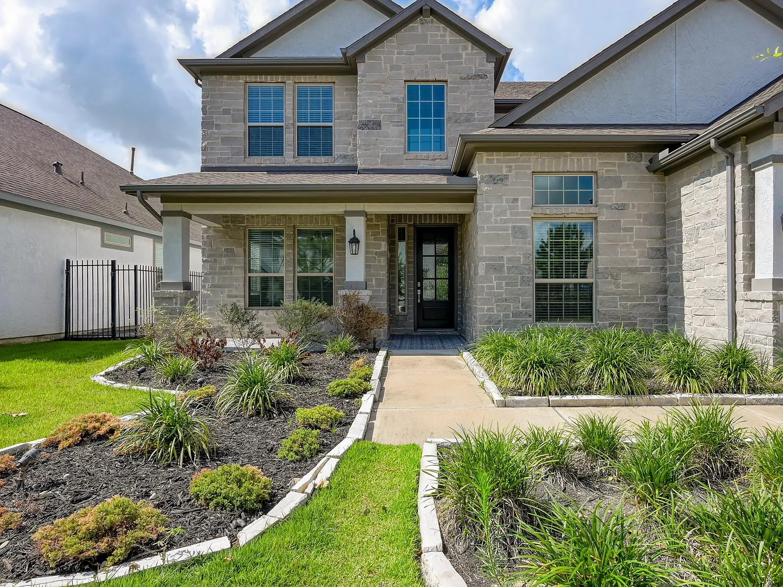 5 bed, 4.5 bath, 3928 sqft, $5,499 — Photo 3