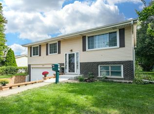 1002 N Larkin Ave, Joliet, IL 60435