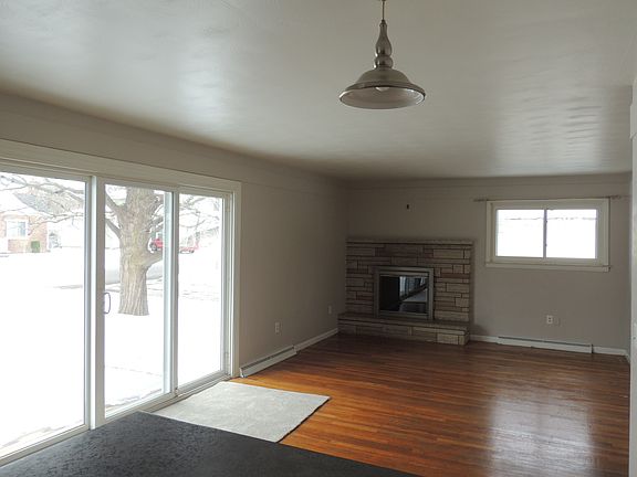 5th image of 129 Milton Ave