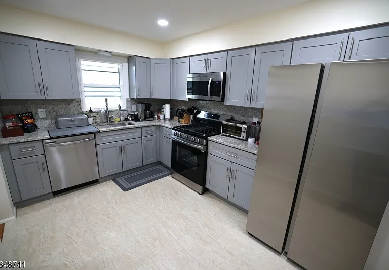 920 Everts Ave — Photo 5