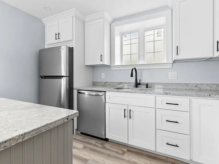 35 Liberty Ave #B — Photo 4