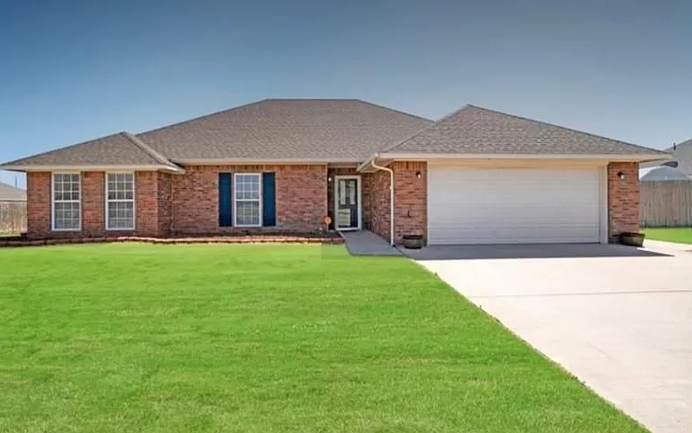 1736 White Tail Dr — Photo 1
