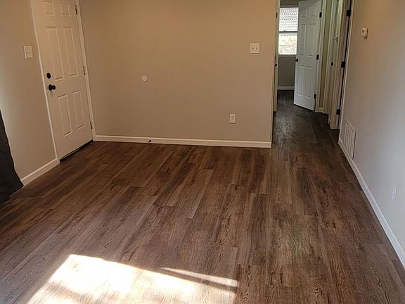 3rd image of 9819 Lawnview Dr