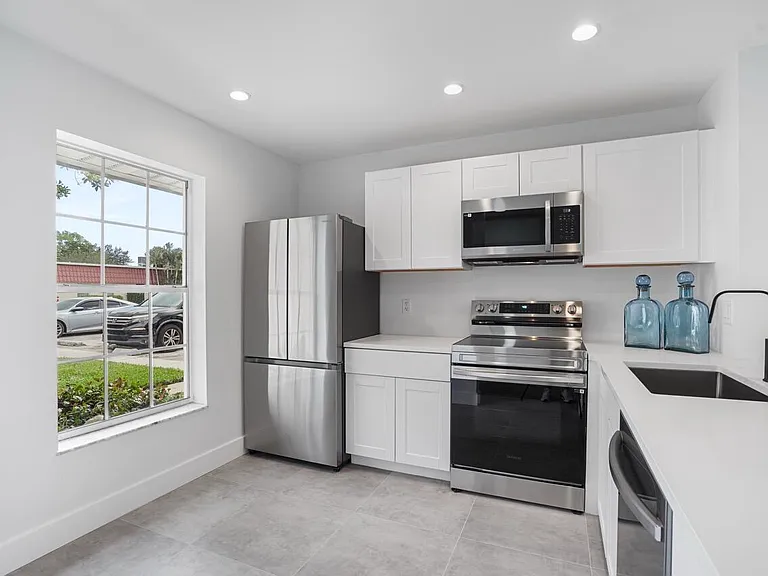 737 Nantucket Cir #B — Photo 11