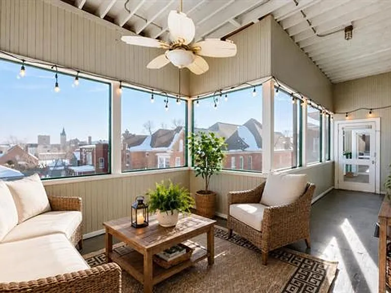 618 Madison St #300 — Photo 7