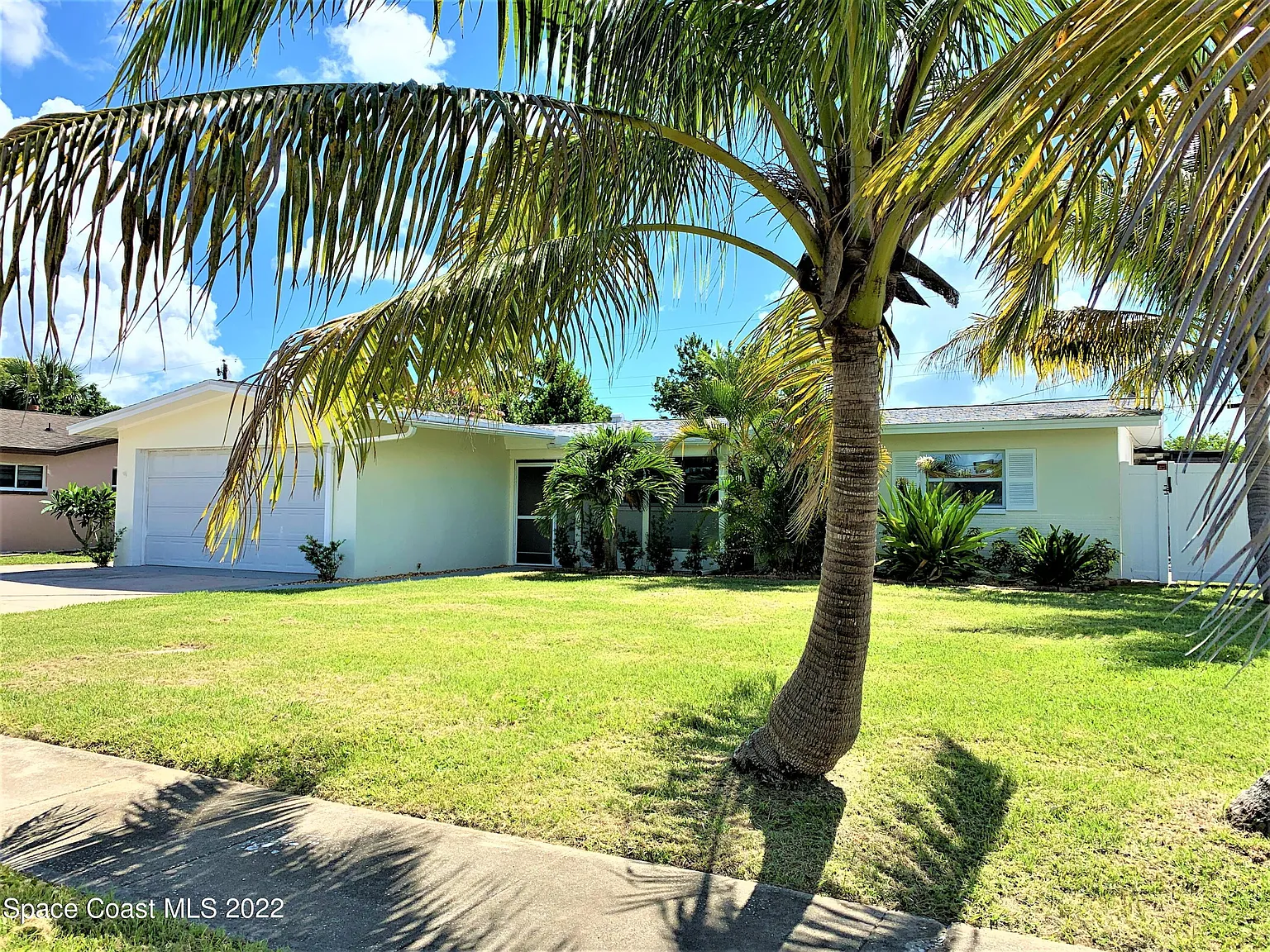 4 bed, 2.0 bath, 1394 sqft, $2,400 — Photo 2