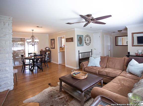 3rd image of 215 Sequoia Dr