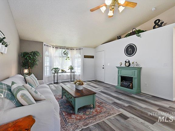 4th image of 2900 Myrtlewood Way