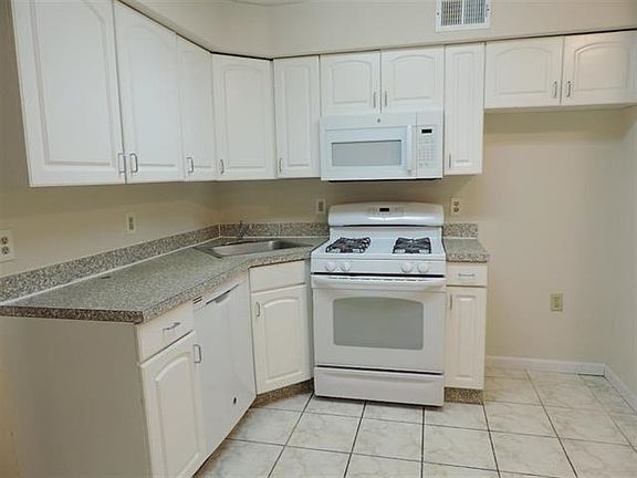 4th image of 524-526 4th St Unit 13