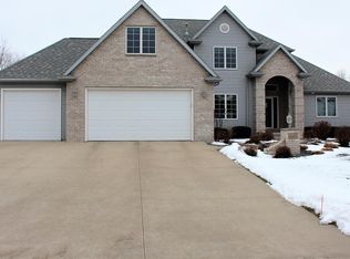 748 Blackmoor Cir, Neenah, WI 54956