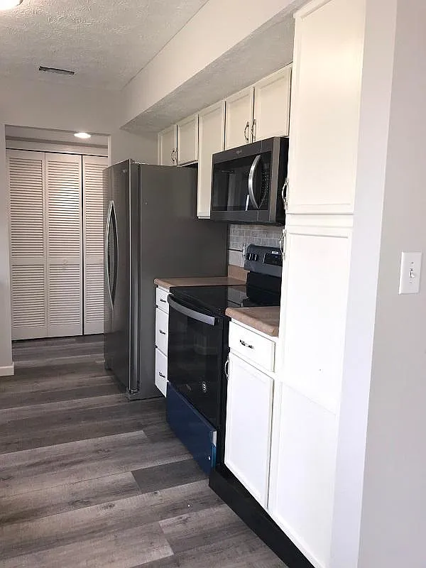 3 bed, 2.5 bath, 1920 sqft, $2,395 — Photo 4
