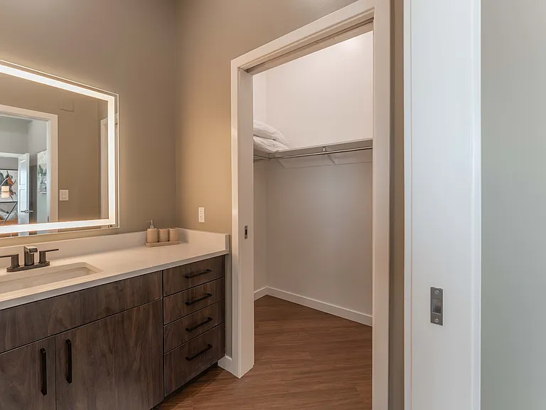 1364 E Battlefield Rd — Photo 173
