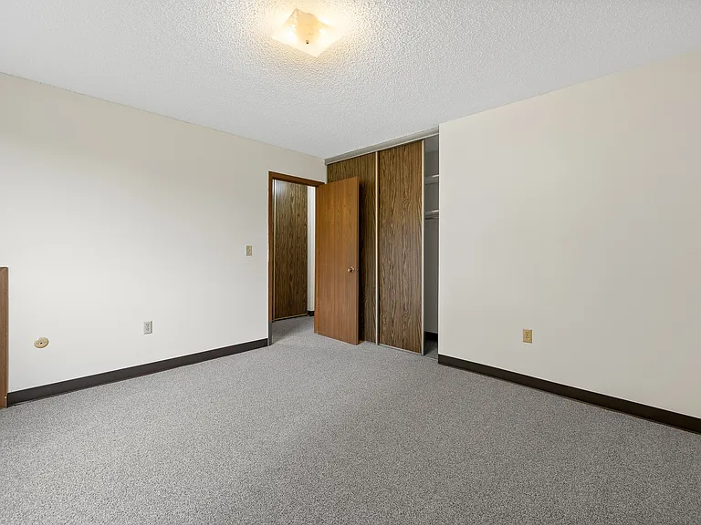 Country Bluff Apartments — Photo 17