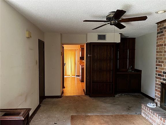 2nd image of 4449 Woodland Dr APT C