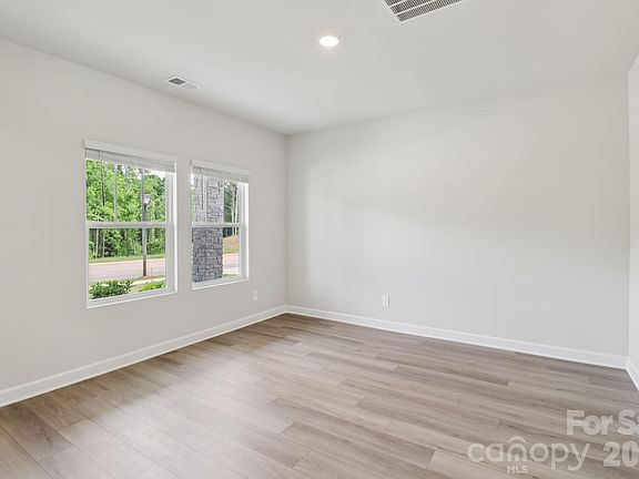 5th image of 2450 Chartwell St