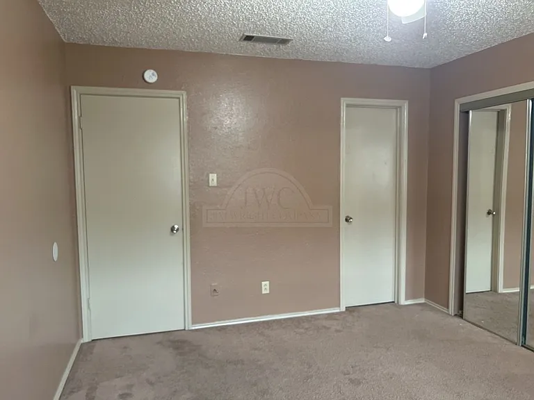 2212 Silverhill Dr — Photo 8