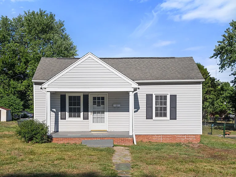 2312 Maple St — Photo 2