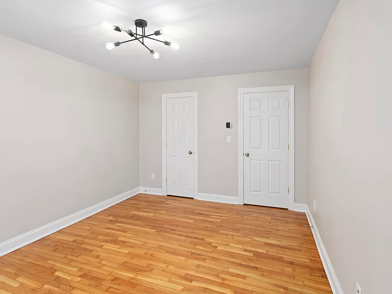 4 Jeanne Marie Gdns — Photo 11