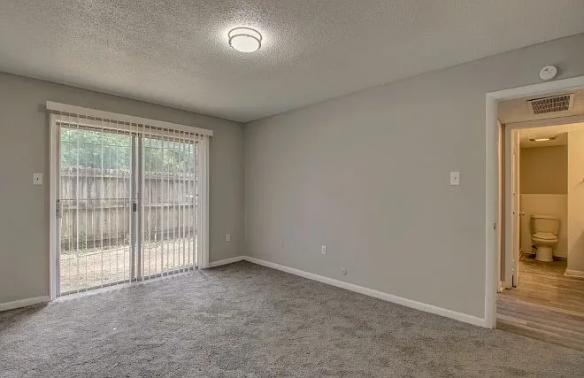 Breckenridge Square Apartments — Photo 8