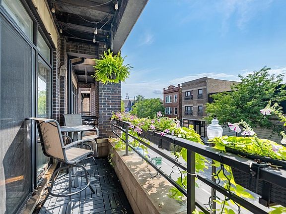3rd image of 5055 N Clark St #2S