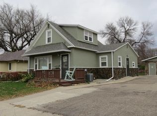 620 5th St NW, Jamestown, ND 58401