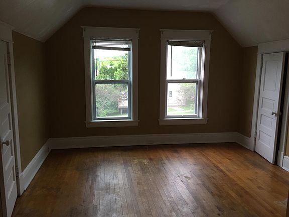 First bedroom/two side closets