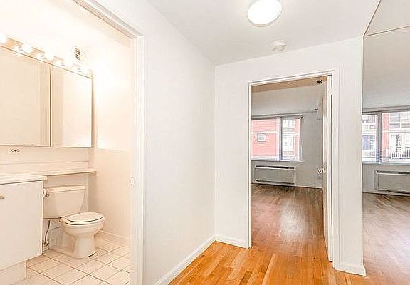 5th image of 160 W 22nd St APT 904