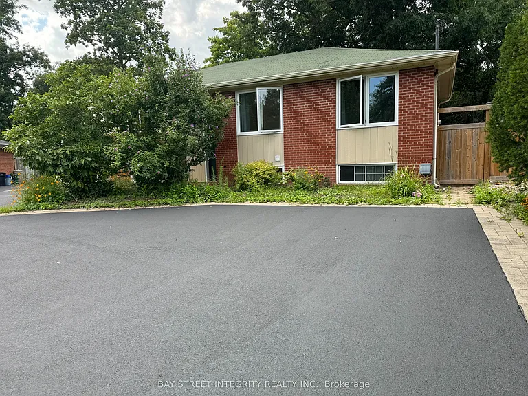 1339 Pinegrove Rd — Photo 2
