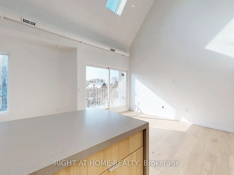 3122 Dundas St W #5 — Photo 5