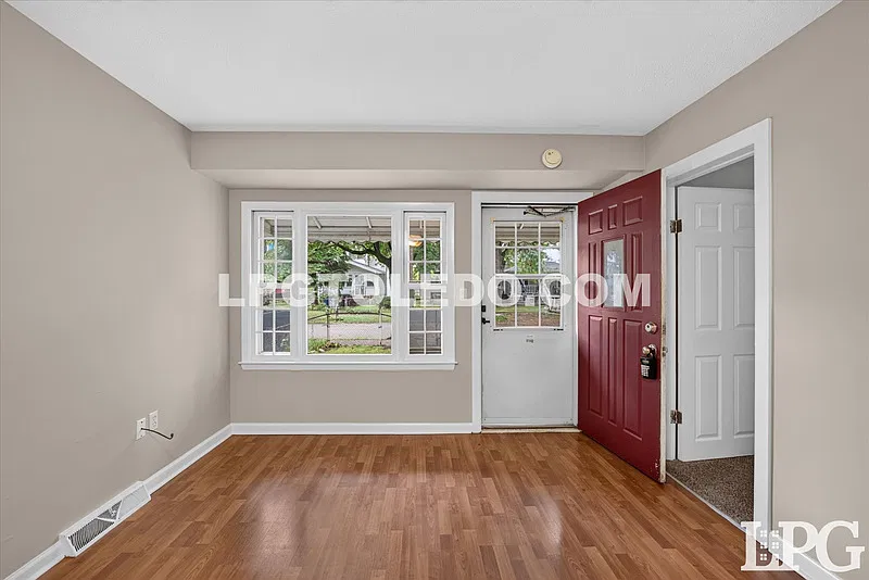 3 bed, 1.0 bath, 737 sqft, $1,250 — Photo 4