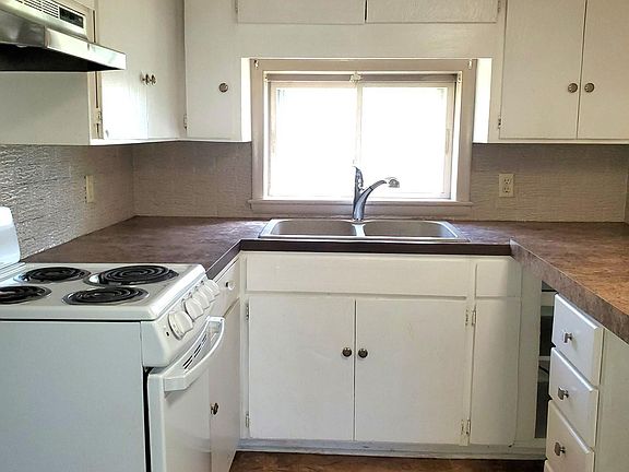 5th image of 659 Prairie St