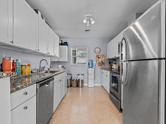 5th image of 745 Camelia Ln