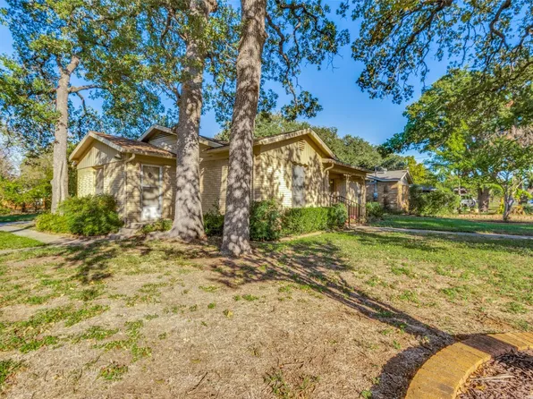 301 Souder Dr, Hurst, TX 76053