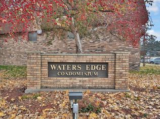 30675 Park St APT 107, Lindstrom, MN 55045