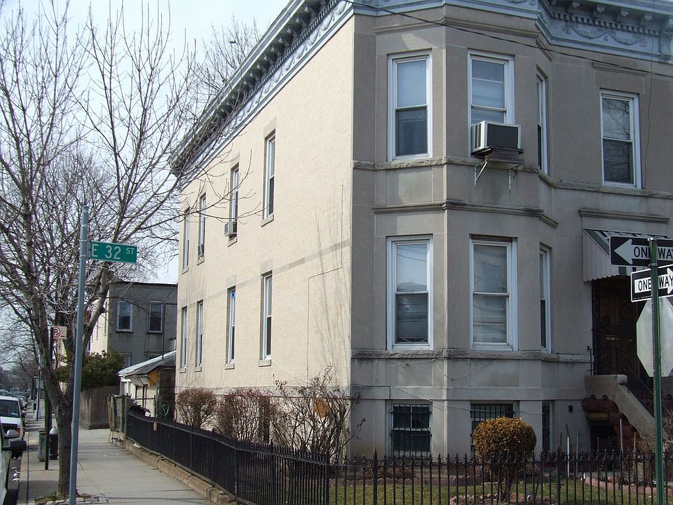 2nd image of 248 E 32nd St