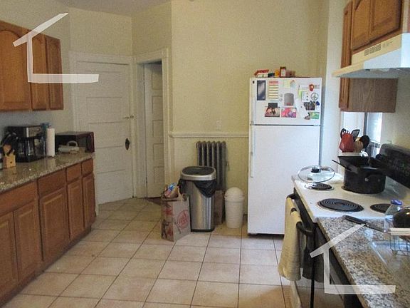 2nd image of 1247ZA Beacon St #3ZA