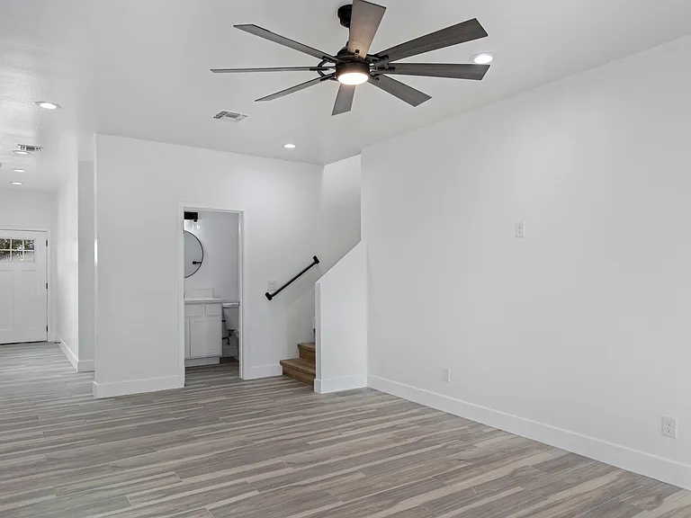 1527 W Hadley St #1 — Photo 6
