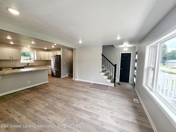 3rd image of 2713 N Earl Ln