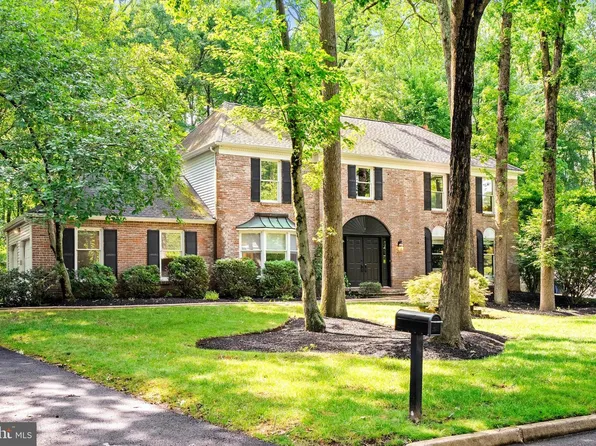 4 Theresa Dr, Lawrence Township, NJ 08648