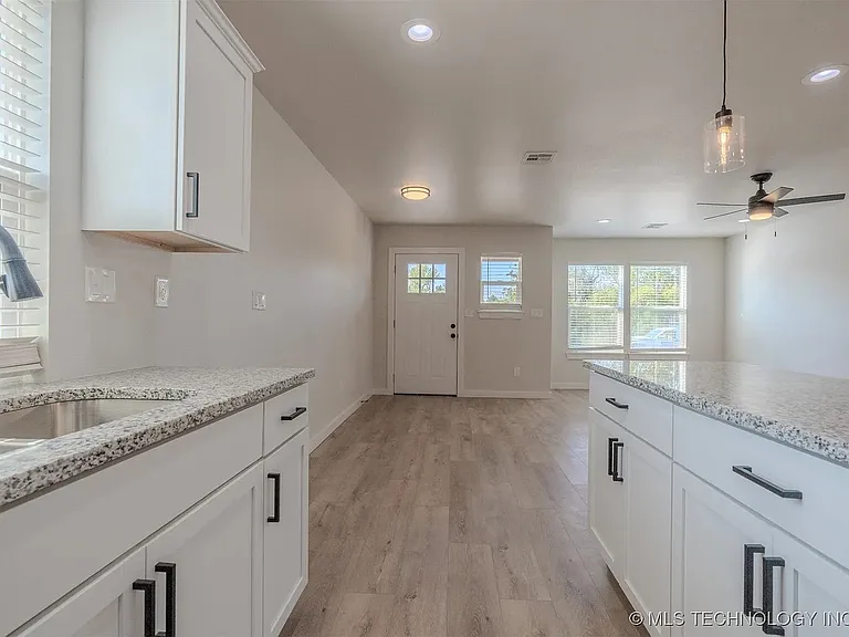 4119 W 57th St #B — Photo 10