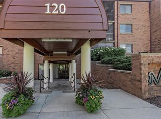 120 Fox Hollow Dr APT 304-B, Mayfield Heights, OH 44124