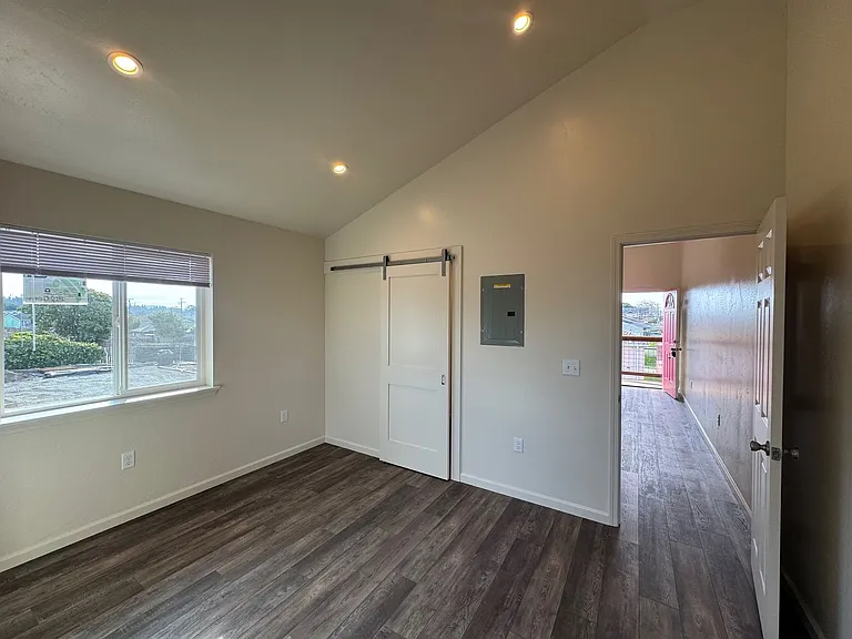 967 W Harris St — Photo 10