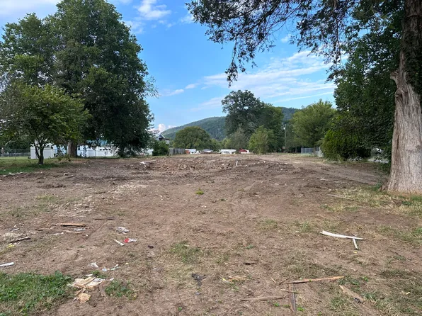 218 S Southern College St, Graysville, TN 37338
