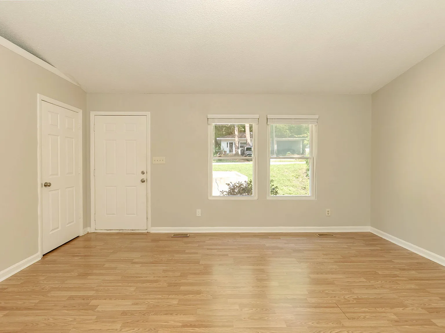 3 bed, 1152 sqft, $1,850 — Photo 3