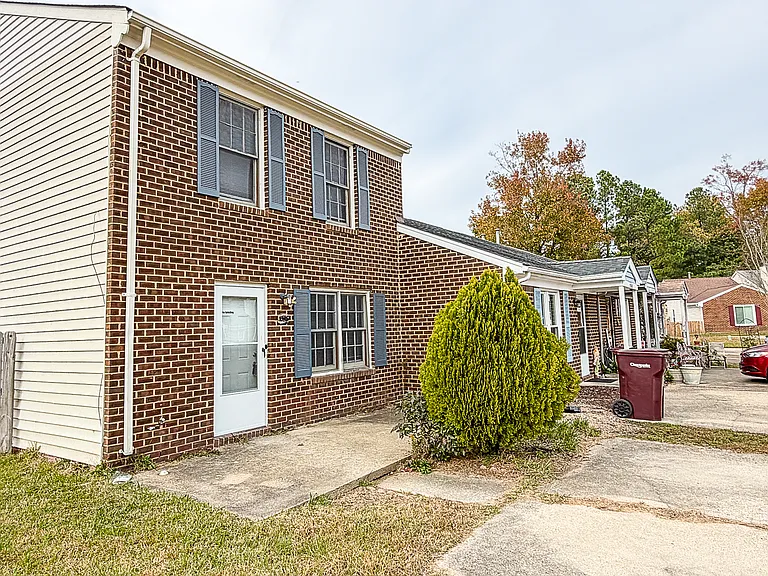 1038 Wickford Ct #1 — Photo 2