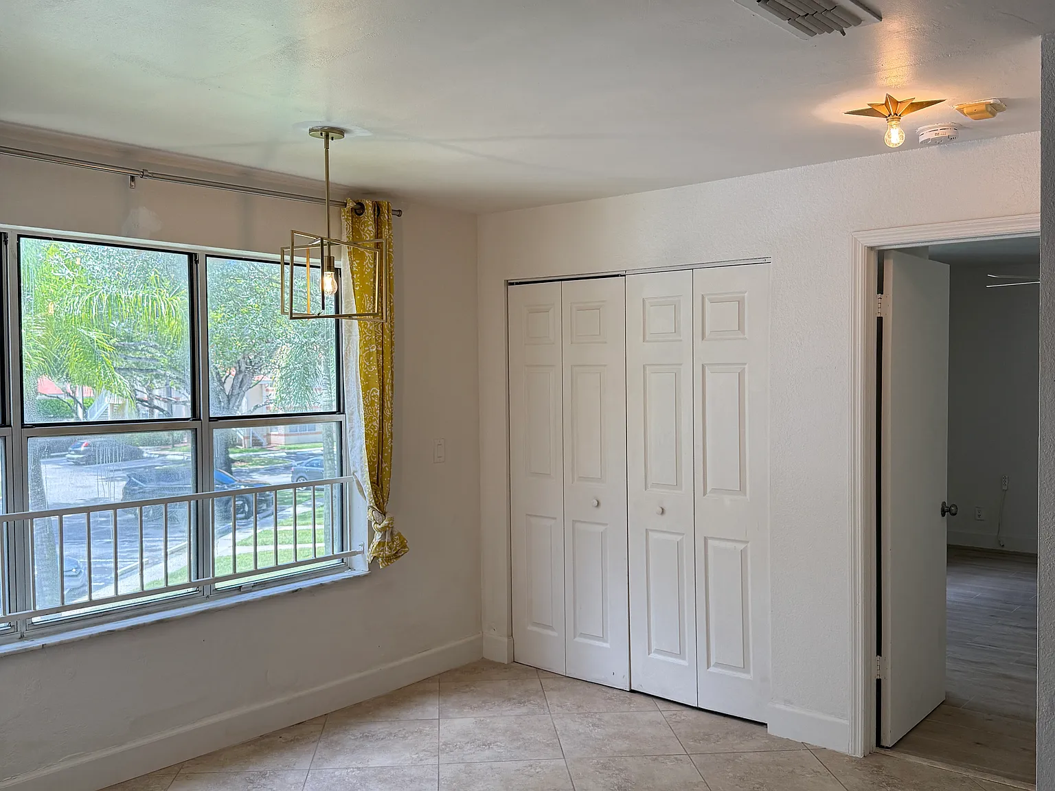 2 bed, 1100 sqft, $2,100 — Photo 4