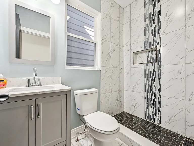 6547 S Langley Ave — Photo 6