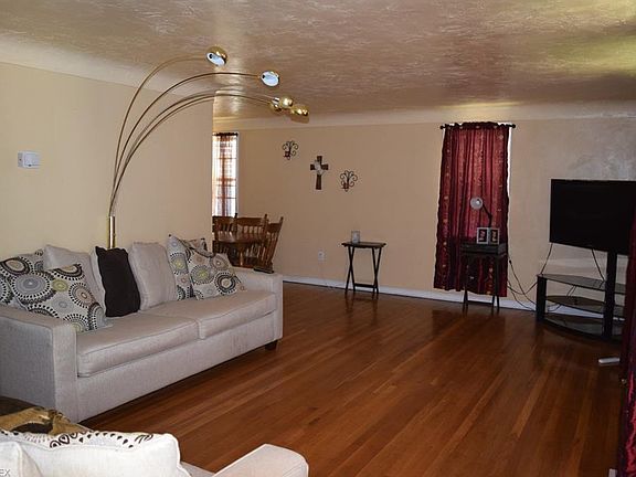 2nd image of 143 Forest Hill Dr